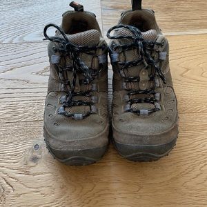 Gore-Tex Merrell hiking shoe!